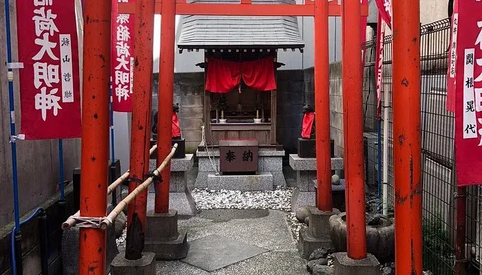 Tiny Shrines Between Everyday Errands