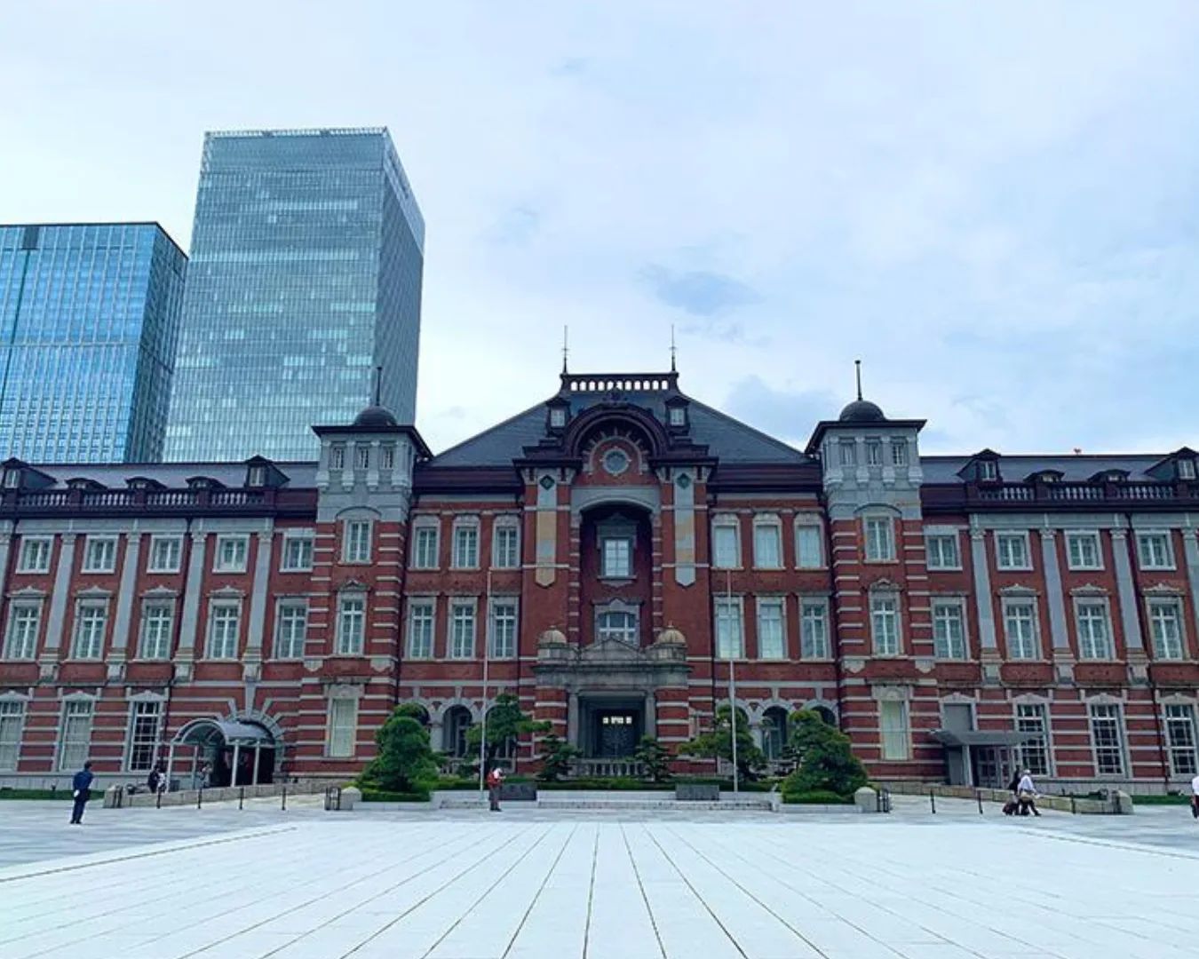 Tokyo Station’s restored red-brick Marunouchi façade seen from the station plaza.