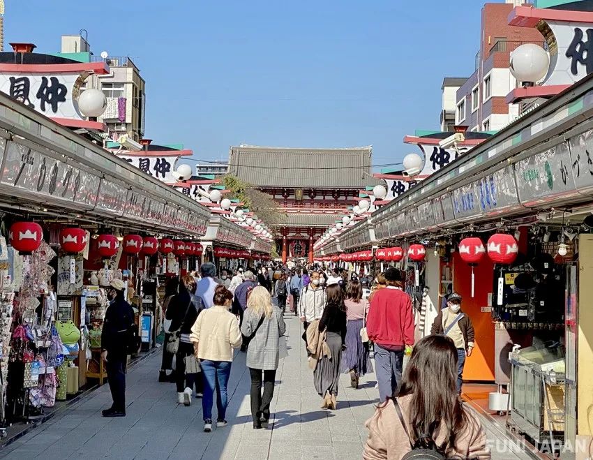 People walking along Nakamise-dori toward Senso-ji in Asakusa.
