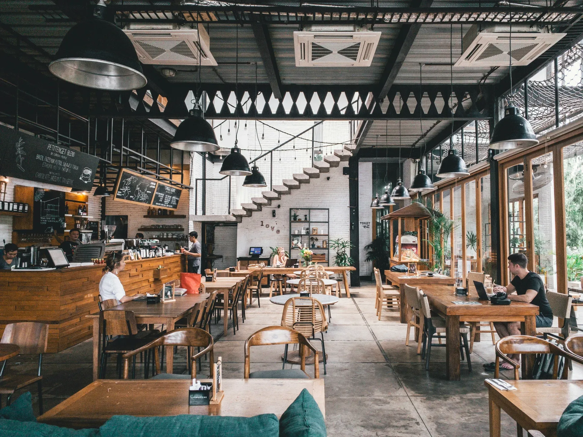 Digital Nomad Cafés Around HIVEN Kinshicho