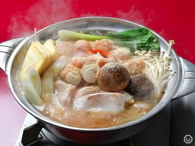 A solo chanko lunch with a small hotpot, rice, and side dishes at Chanko Kirishima in Ryogoku.
